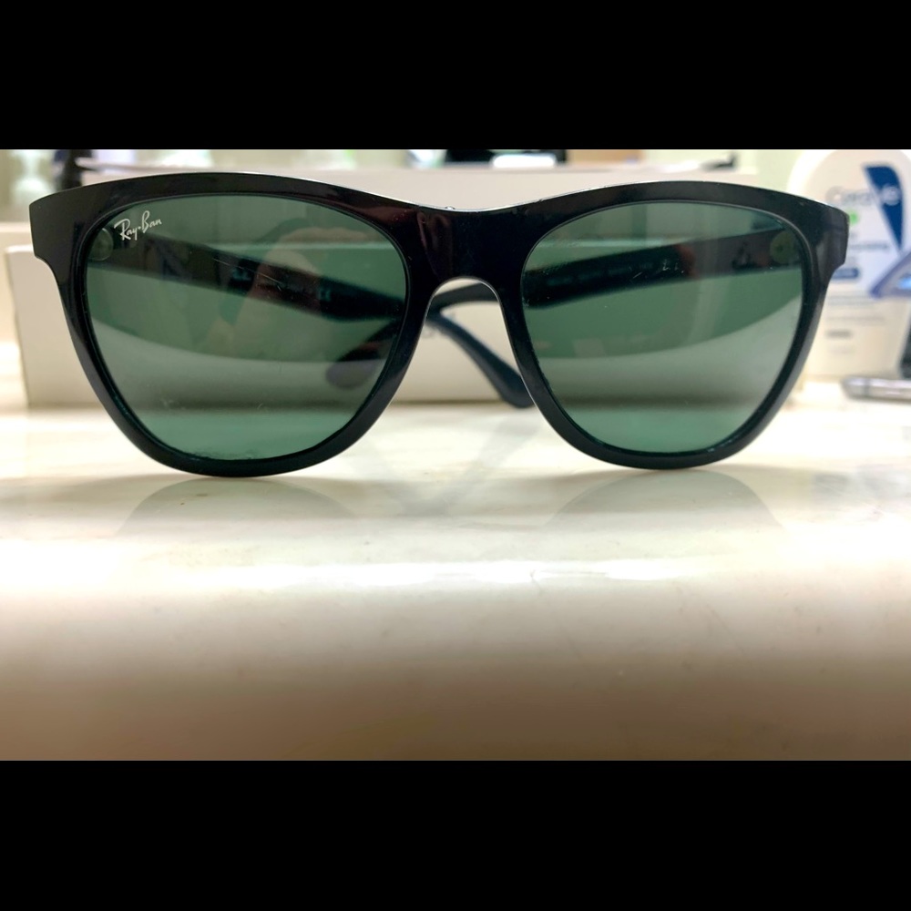 Ray-Ban
54mm Polarized Wayfarer Sunglasses RB4184